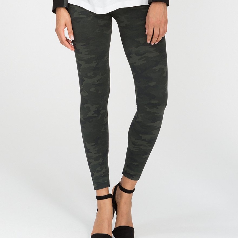 NWOT SPANX Women's Green Camo Seamless Leggings Size Large